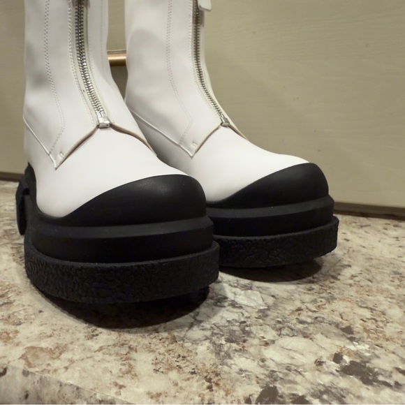 Stuart Weitzman White Charli Zip Sportlift Bootie Creeper Boots 6 W - Picture 13 of 14